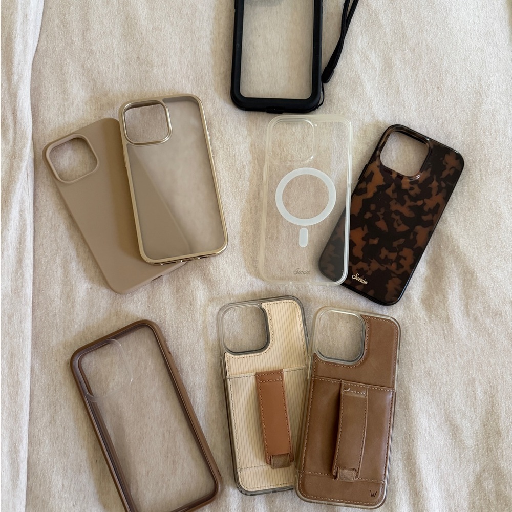 Walli, Sonix, and more iPhone 14 Pro Max case bundle